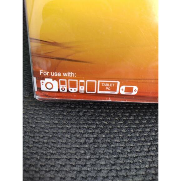 V7 AC2090U8 Ultra Slim Universal Laptop Charger 90W Fast USB Port Tips Included - Picture 2 of 16